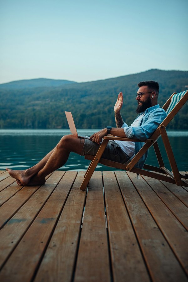 Quels matériaux choisir pour une barrière de jardin à la fois durable et esthétique ?